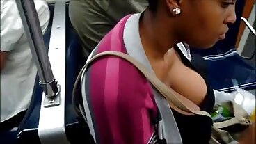 Slim4K: 룸메이트의 악기를 확인하는 분위기의 두 섹시녀... PornHD에서