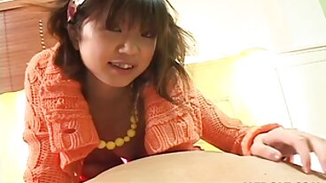 Ms. ThunderTits는 베이비 시터와 함께 Hubby에 속임수를 사용합니다.