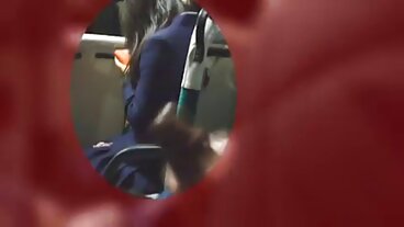 Danny 경관이 감옥에서 D를 나눠줍니다.