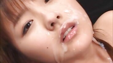 갈색 머리 귀염둥이 간다 완전한 mental 에 에 the 검정 수탉