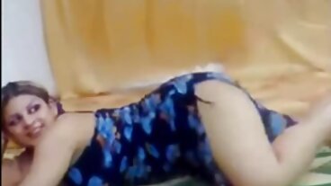 거유 19 요 십대 Skylar는 구금에서 긴장을 완화