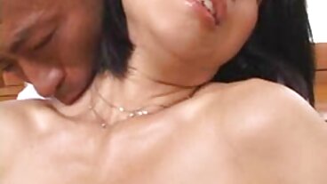 금발의 대 craves 거대한 검정 수탉