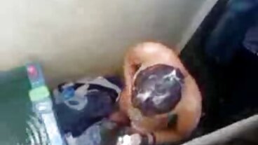 험악한 도시 소녀는 시골 생활을 시도합니다.