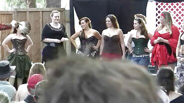 그녀는 열심히 좆되고 facialized 할 수있는 MILF입니다