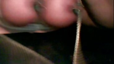 화장하지 않은 Skylar Vox의 거대한 가슴은 빌어 먹을 동안 바운스됩니다.