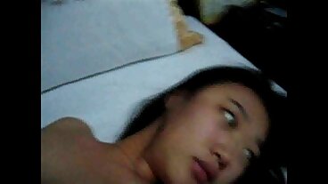 음란 계모는 딸의 남자 친구를 훔칩니다.