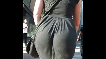 소파에 작은 Yumeno Aika 점점 좋은 쟁기